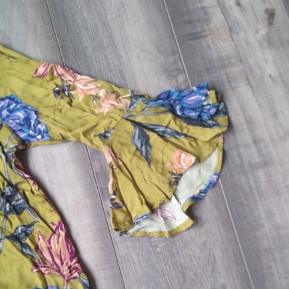 Floral Ruffle Sleeve Tie-Front Top - Picture 3 of 7